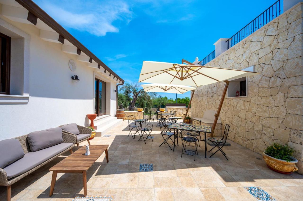 Villa Carmiano Luxury Bedrooms In Avola In The Province Of Syracuse With Spa And Swimming Pool And Wonderful Seaview Zewnętrze zdjęcie